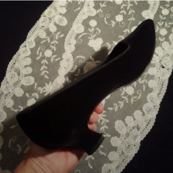 PRIVATE COLLECTION ♡ Absolutely Gorgeous EXPRESSO Black Velvet Heels 5.5B - Picture 16 of 17
